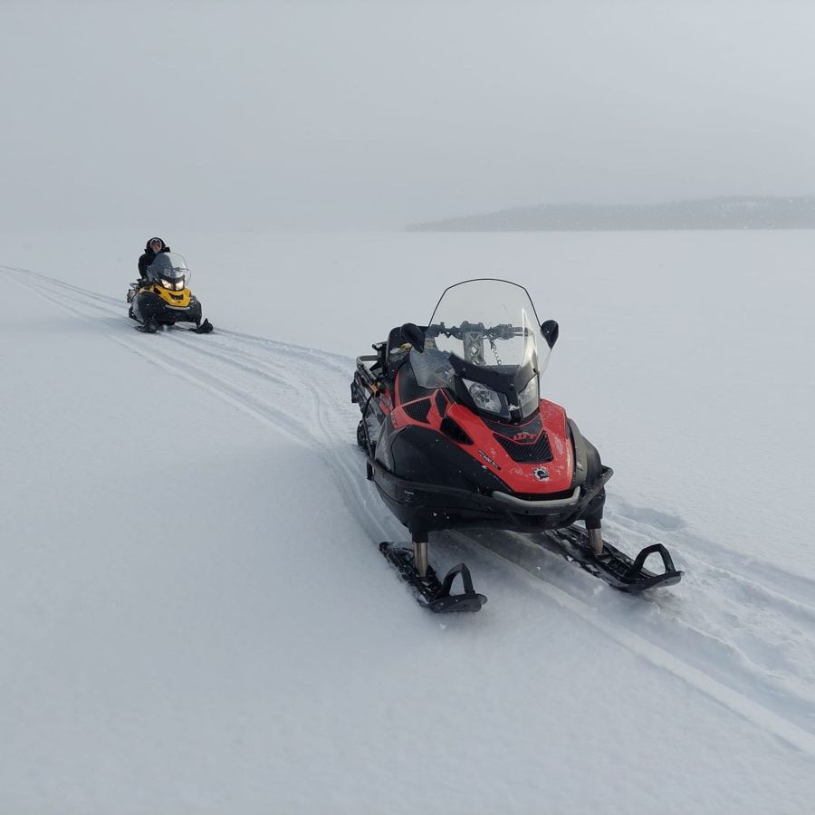 Le lac Bennett depuis la motoneige